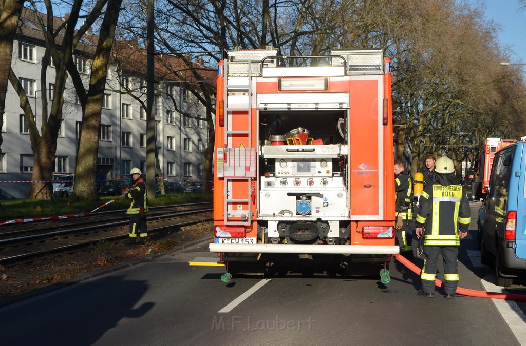 Gasaustritt 2 Koeln Ehrenfeld Lindenbornstr P10.JPG - Miklos Laubert